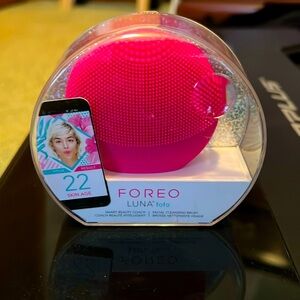 FOREO LUNA fofo Smart Beauty coach-pink- Brand New/Sealed! Retails For $120.
